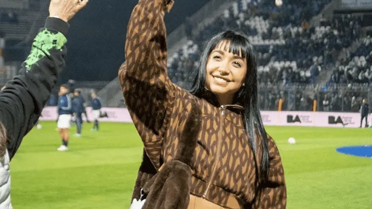 🚨|RUMOR: La nueva comisión del Club Gimnasia estaría planeando traer nuevamente de visita a Maria Becerra al predio. Además de realizar un posible show, previo al partido. 👀