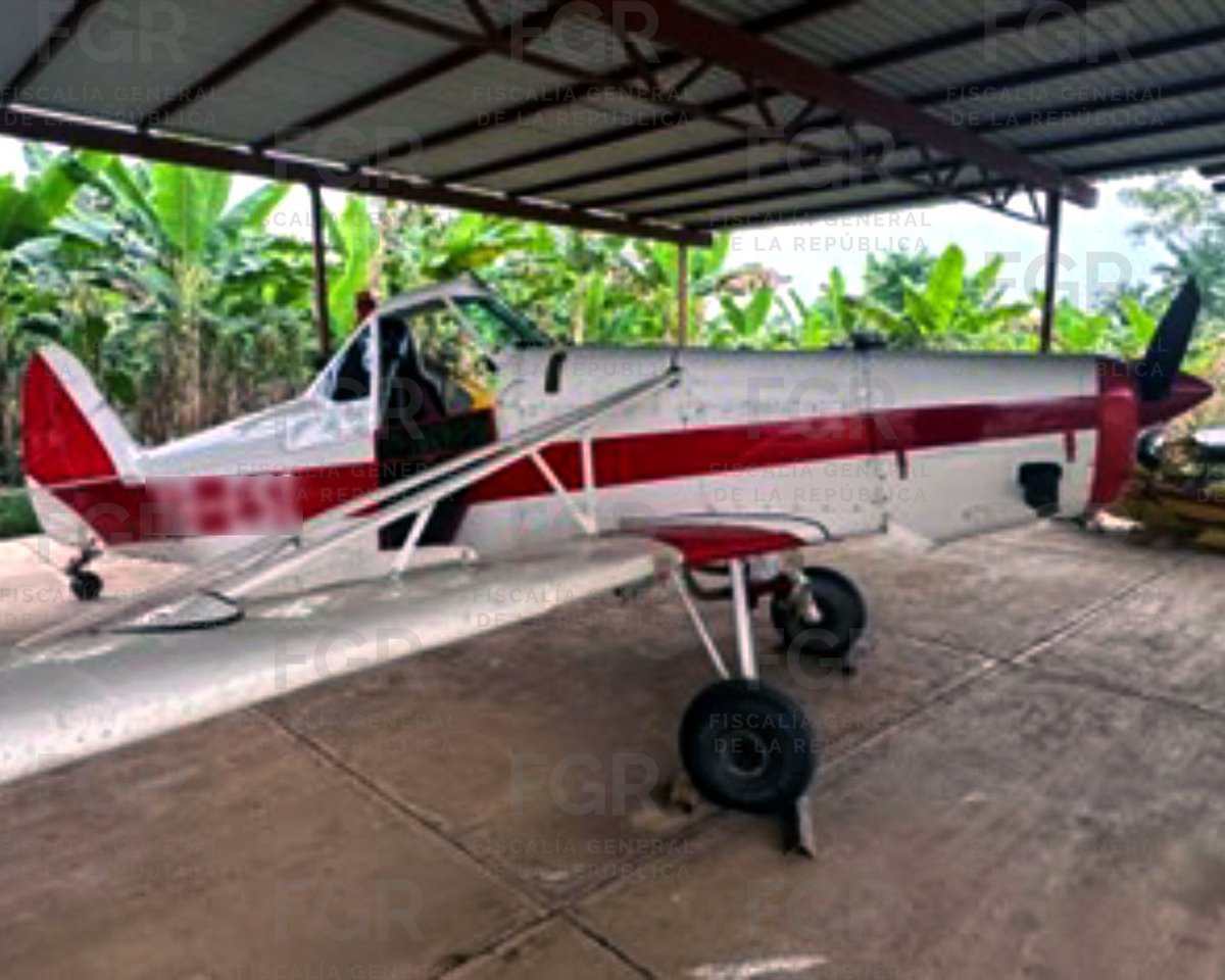 La #FGR integra una carpeta de investigación, derivado del aseguramiento de seis avionetas luego de ejecutarse una orden de cateo en el municipio de Otatitlán, Veracruz. 

Más ▶️ fgr.org.mx/es/FGR/Naciona…