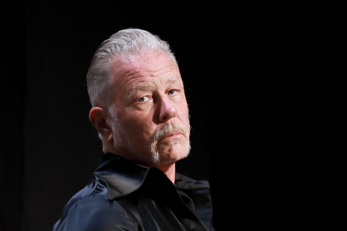 Loudwire's tweet image. The look when you realize the NFL won't have Metallica at the Bay Area Super Bowl this weekend. Help us out with a five-song setlist you'd like to see if they were actually playing halftime:

📸: Theo Wargo, Getty Images