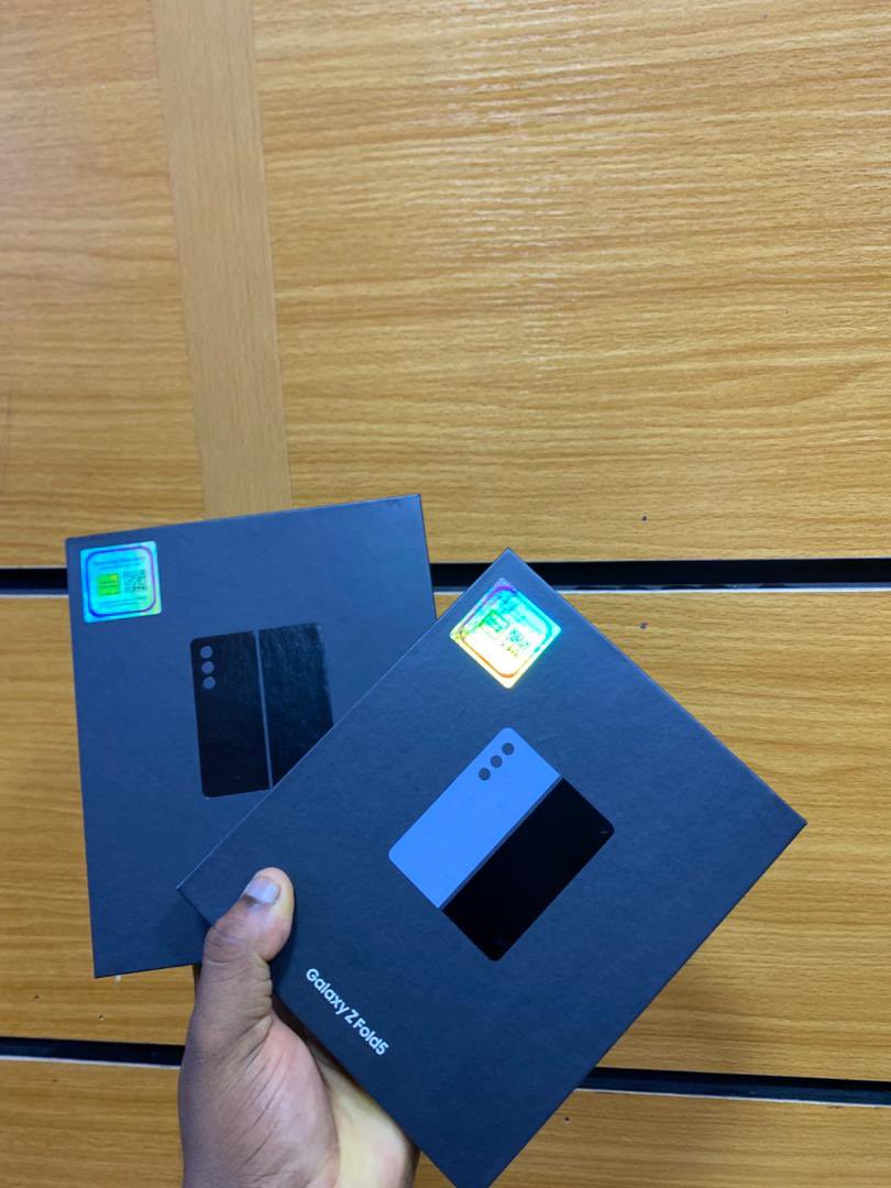 9757Gadget's tweet photo. Samsung Z fold 5 512gb  12gb Ram new
Price : 870k https://t.co/pMmFmcBZ94