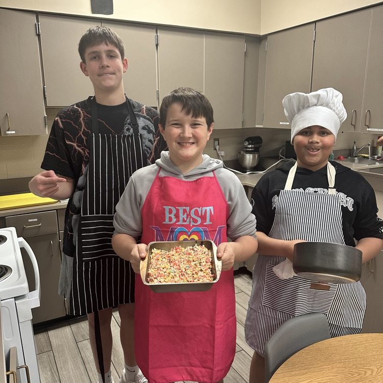 HumbleISD_CMS's tweet image. Culinary got creative with Rice Krispy variations! 🥣✨ From Cinnamon Toast Crunch to Fruity Pebbles and chocolate chip mixes, students stirred up sweet experiments and tasty results. Innovation never tasted so good! #TheColtWay