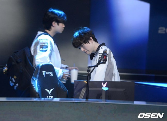 Ghost assume responsabilidade após a KT Rolster ser eliminada pela SOOPers

A equipe perdeu por 0-2 e se torna o terceiro time a ser eliminado da LCK Cup. Na coletiva, o suporte expressou a frustração com a palavra coreana 답답하다, que indica a mistura de frustração, angústia e