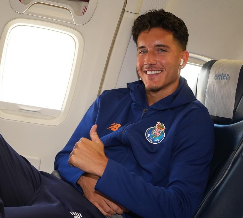 Fenerbahçe, Deniz Gül için menajerini aradı. Deniz Gül'ün menajeri, 'Deniz feci şekilde Galatasaraylı, Galatasaray dışında hiçbir yerde oynamaz' dedi. Fenerbahçe de transferde geri adım attı. (343)