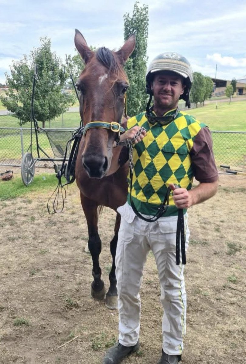 DuaneRanger's tweet photo. Tom and Angela Hewitt would have been smiling from heaven as their second oldest son, and two grandsons, made them proud shortly before 4.15pm at the Goulburn Paceway last Sunday (February 1).
https://t.co/rBipqf4ZxN https://t.co/zo2n0JsMl2