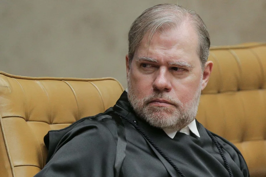 marinahelenabr's tweet image. 85% de todas as decisões do STF nos últimos 10 anos foram MONOCRÁTICAS.

Estamos falando de 1,4 milhão de decisões que afetam o país e a vida das pessoas.

Tomadas por 11 Supremos diferentes: a cabeça de cada ministro. E o Senado continua dormindo.