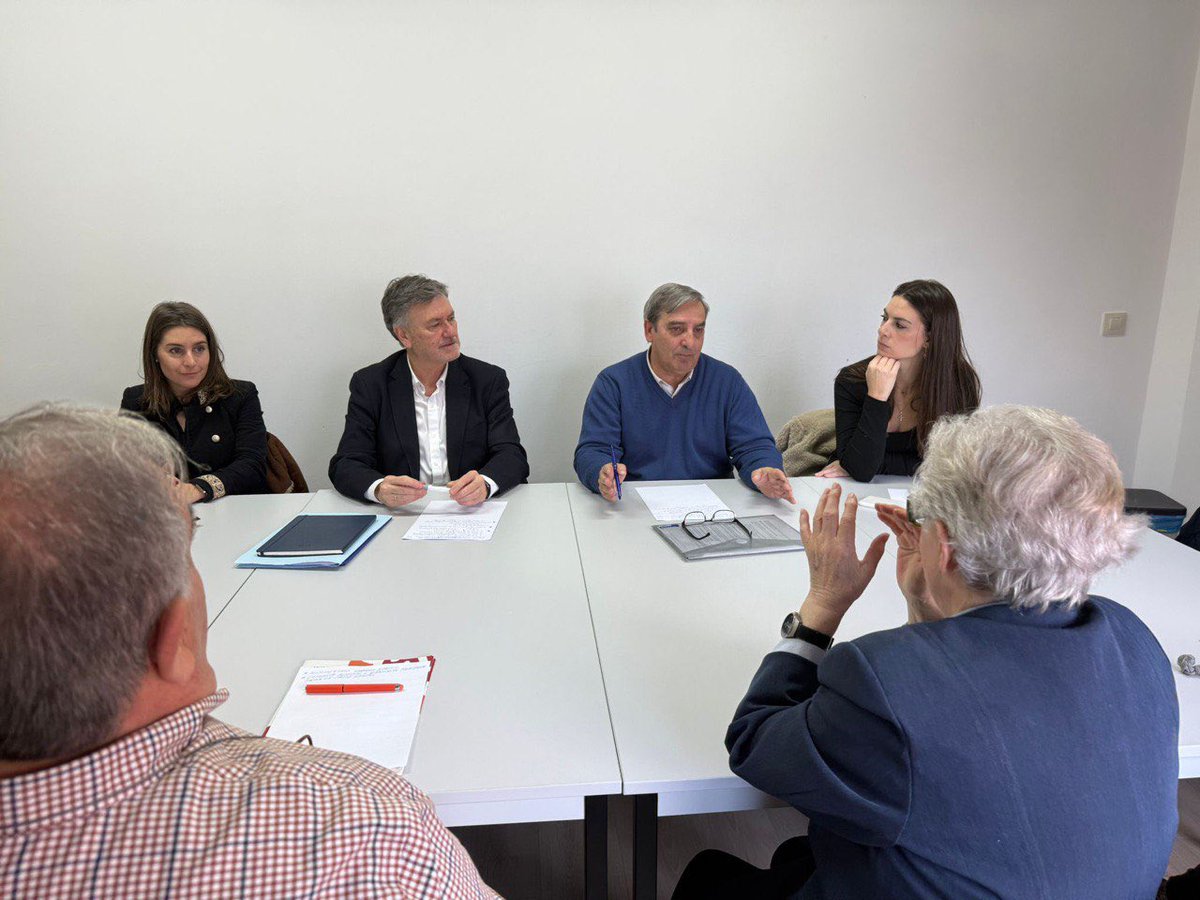 ppacocyl's tweet photo. Visita de los candidatos del @PP_Segovia a las #CCyL a la asociación Amanecer para escuchar, de primera mano, sus necesidades e inquietudes.
Mantenemos el trabajo conjunto con todos los protagonistas del tercer sector. https://t.co/243W7M9bPN
