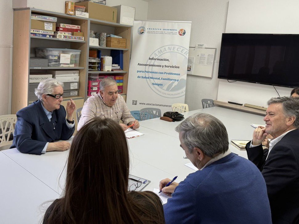 ppacocyl's tweet photo. Visita de los candidatos del @PP_Segovia a las #CCyL a la asociación Amanecer para escuchar, de primera mano, sus necesidades e inquietudes.
Mantenemos el trabajo conjunto con todos los protagonistas del tercer sector. https://t.co/243W7M9bPN