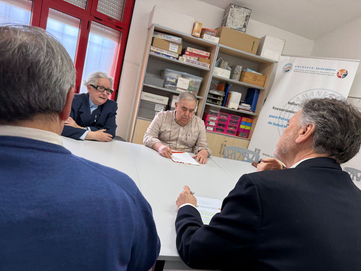 ppacocyl's tweet photo. Visita de los candidatos del @PP_Segovia a las #CCyL a la asociación Amanecer para escuchar, de primera mano, sus necesidades e inquietudes.
Mantenemos el trabajo conjunto con todos los protagonistas del tercer sector. https://t.co/243W7M9bPN