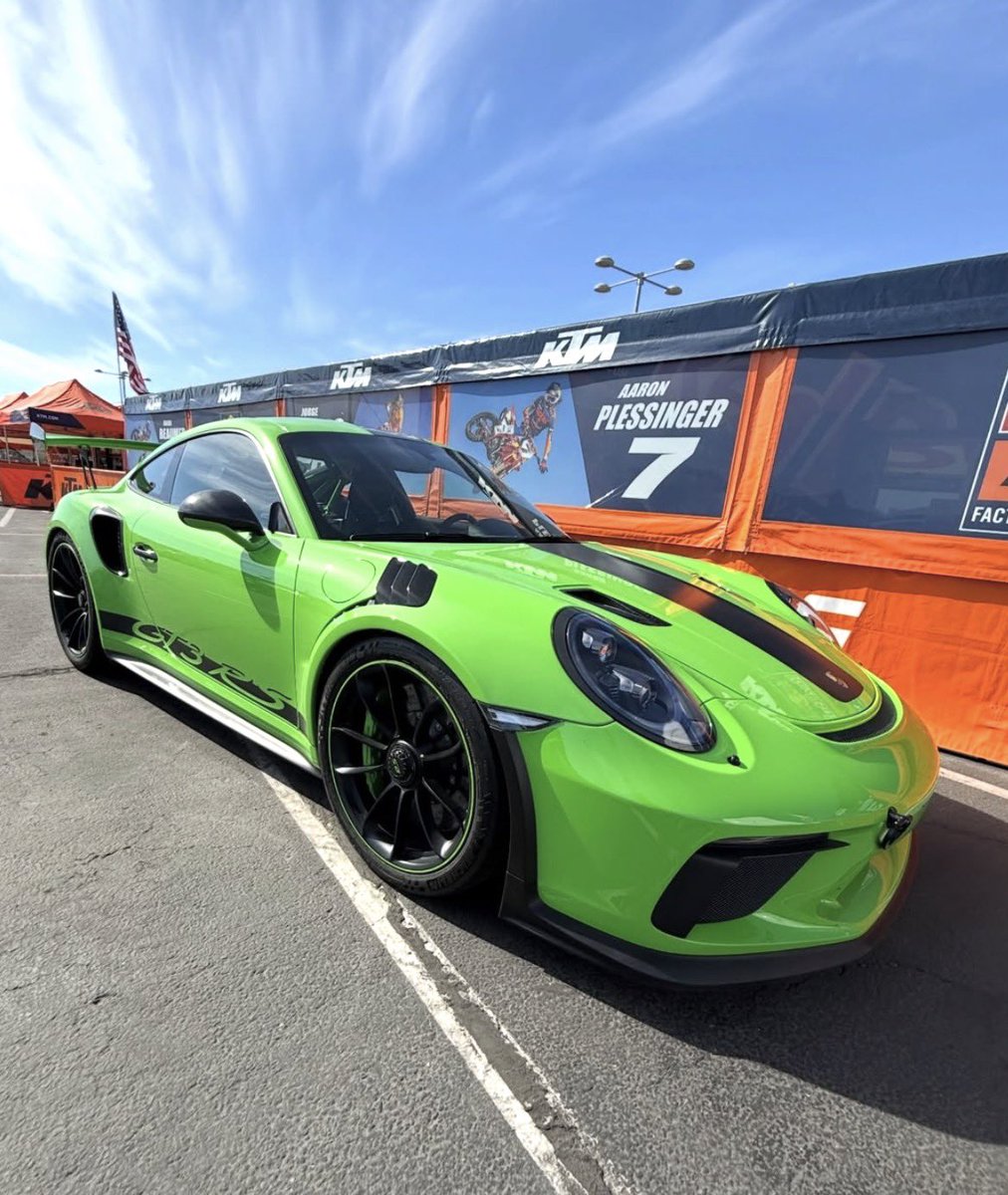 Eli Tomac arrives at Glendale with his Porsche GT3 RS!
📸motocrossaction
