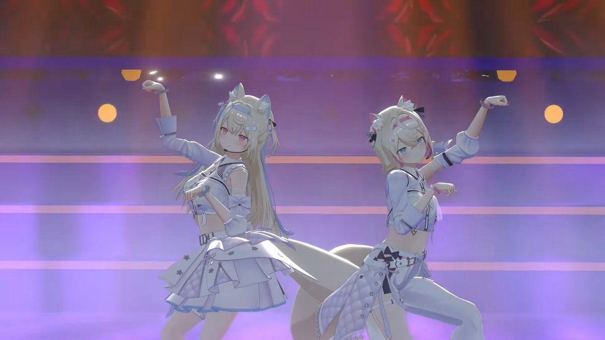 Absol1990's tweet image. Listening to DEMON'S RESiDENCE while walking gives you so much energy! The song and choreography put together makes the entire performance mind-blowing!  
FUWAMOCO sings and dances with so much confidence that it is impossible not to admire them! These girls are awesome!🩵🩷🐾