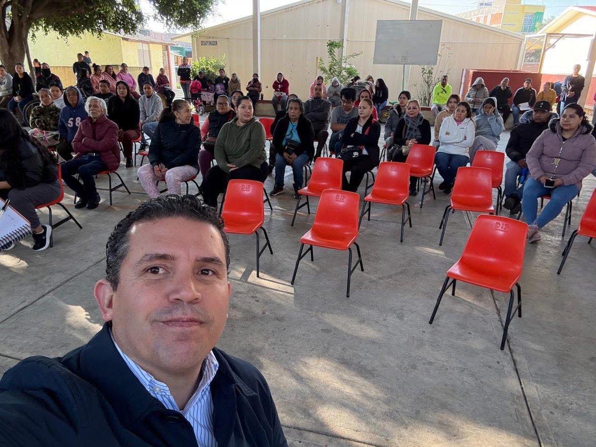 Con #amigas y #amigos de la #escuela Ruben Jaramillo, en la Unidos Santa Cruz.
Me comentan que el programa La Escuela es Nuestra, les ha brindado grandes #apoyos con resultados #dignos para sus #espacios.