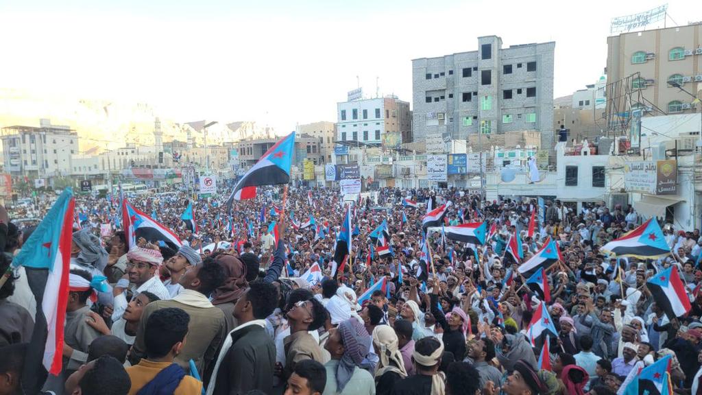 #التحالف_العربي أرتكب خطأ فادحاً خسارة حليف كان صادقاً وشريك في حرب ع الحوثي جريمة

بصفتي الشخصية انا مع الشارع الجنوبي في استعادة دولتهم. 
واقول الحمله العسكرية الأخيرة على القوات الجنوبية خطأ ولا بد معاقبة الفاعلين
#حضرموت_والمهره_ترفضان_الاحتلال
#الجنوب_دولتنا_وعيدروس_رئيسنا