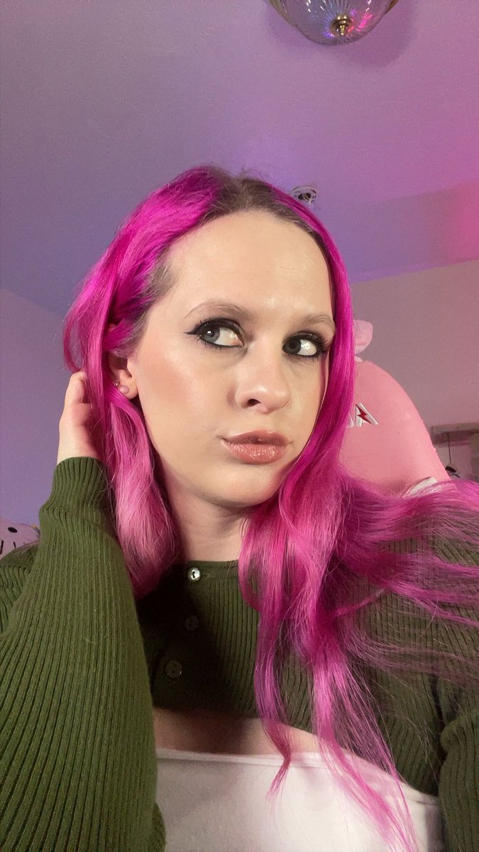 maddsbby's tweet photo. Live now! https://t.co/fCskEDww01 https://t.co/mo648XSRzM