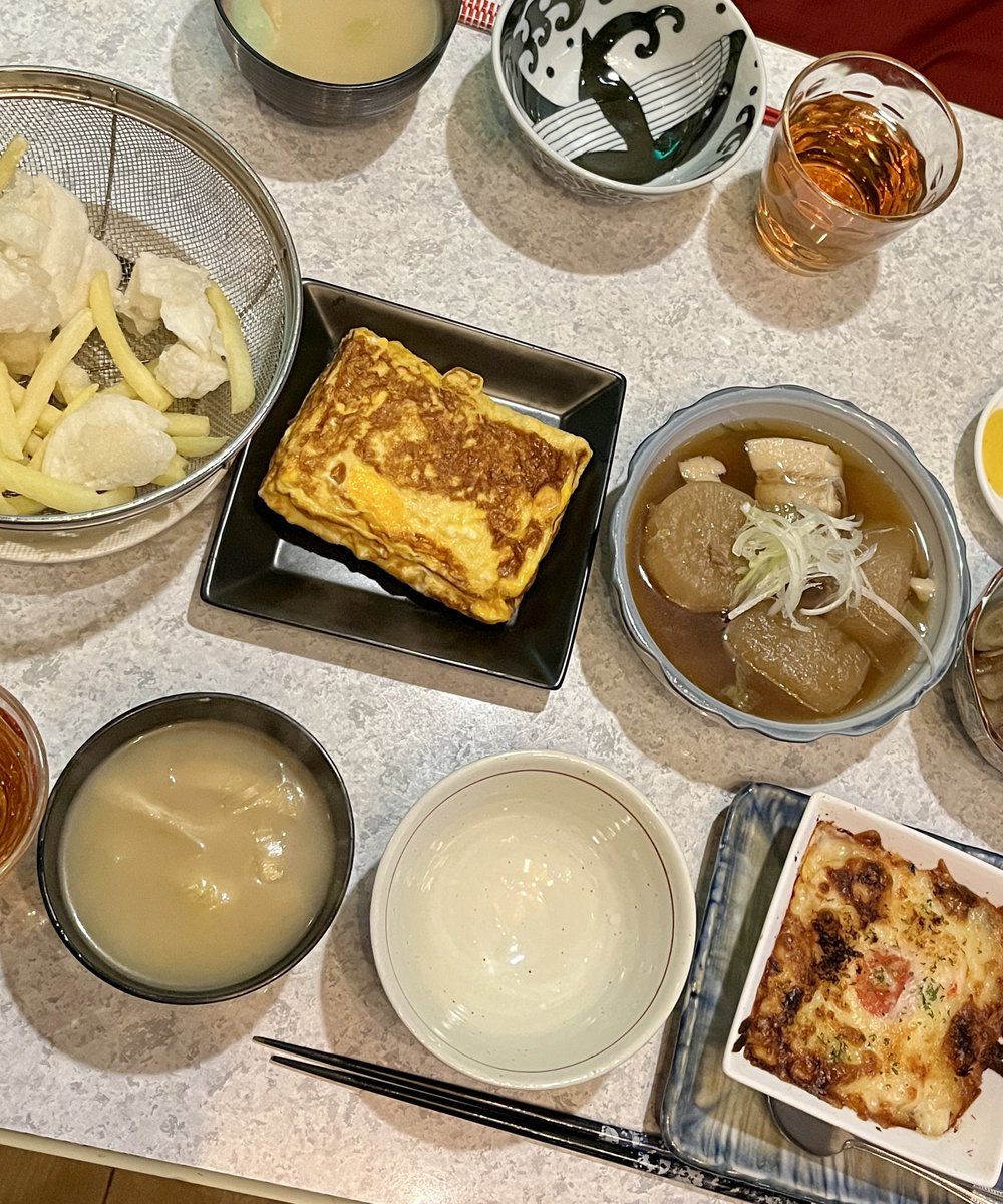 お返しも兼ねて赤飯饅頭の
大捜索した金曜日🚲

赤飯といえば幸福堂やな思って行ったら前日注文聞いた分だけらしく祇園周辺と高島屋の地下の和菓子屋見て回るも収穫無し😢
(御座候2個買い食い)

仕事もカツアゲできる人は現れずおかんが晩ご飯の卵焼き焦がしてしもたり今日はそんな1日やった