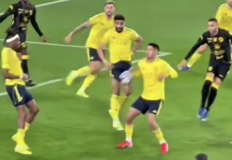 #النصر_الاتحاد

أهلاً بالشقيق الأكبر الانبطاحي على الشقيق الاصغر الي ما يدرون من ابوه 😂
تفضل يامنبطح وروح ابكي على الأطلال 😭😭