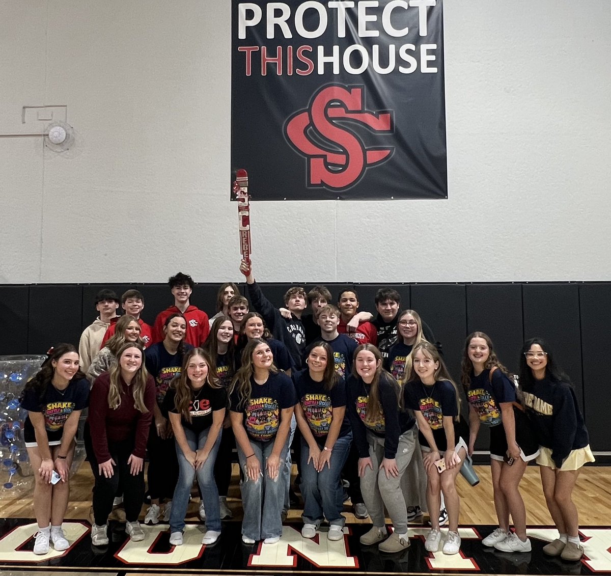 elliottbrettm72's tweet photo. Winterfest Spirit Stick, Pep Assembly #2 Champions...JUNIORS!!!
#EarnYourStripes #GY6
@stark_high
@SCESlearners https://t.co/aQ9fhVPGrW
