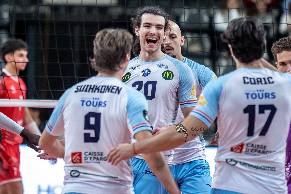 VolleyActu's tweet photo. 📊 NIK MUJANOVIC 🇸🇮
(Nice 0-3 Tours)

▪️18 points
▪️+13
▪️53% en attaque (16/30)
▪️47% d’efficacité
▪️2 blocs

📸 @randomtimes_com https://t.co/v0cbjpae3k