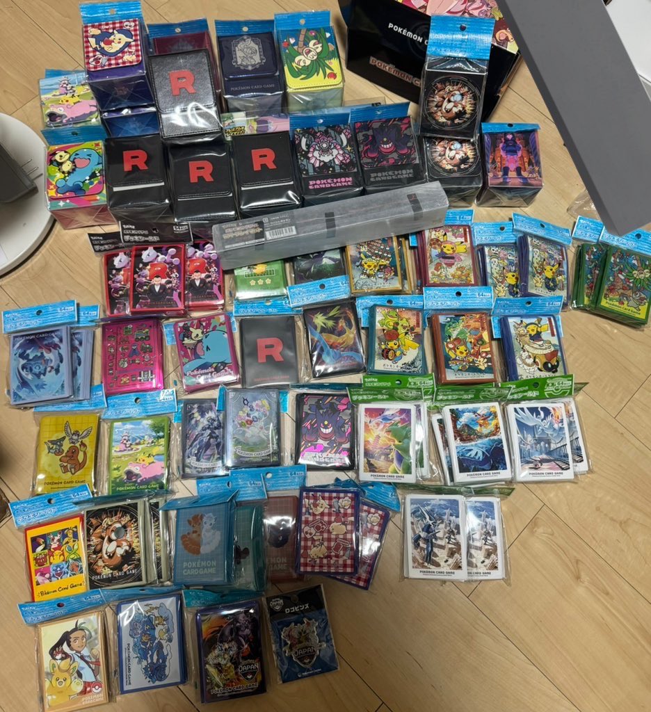 Hey everyone! My Japanese buddy Gura is traveling to EUIC next weekend and will be bringing a bunch of Japanese goods for trade/sale. If you are interested in anything, feel free to send me a message!

RTs appreciated! Thanks!