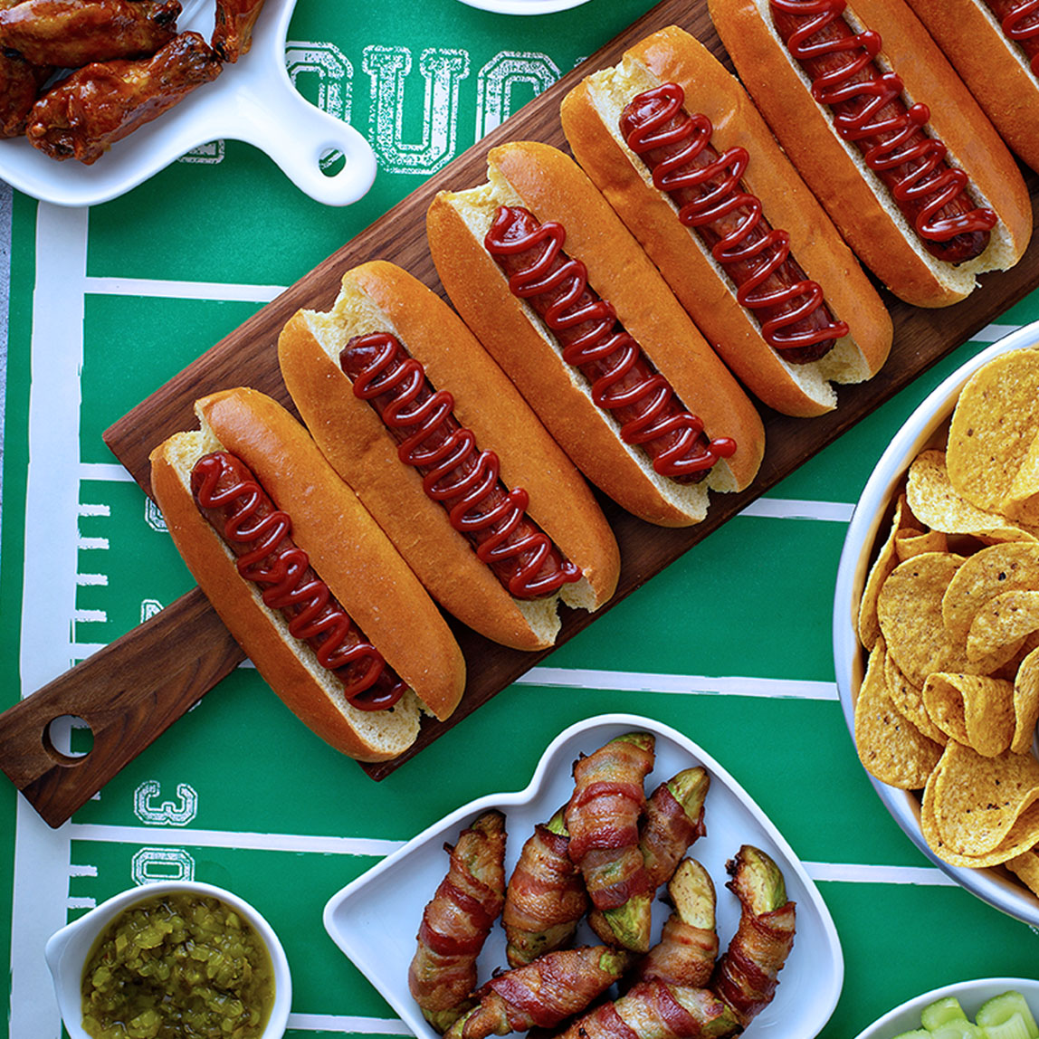 CarenAdams's tweet photo. My favorite 🏈game snack? Wings!  I can't wait to treat myself this Sunday and see who takes home the trophy.  What's your favorite snack?  Comment below! https://t.co/mhxXasDpPQ