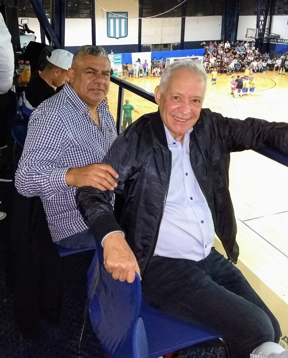 paseclave__'s tweet image. 🤷🏻‍♂️🔥 LE SACAN EL PALCO PRESIDENCIAL Y EL ESTACIONAMIENTO A VÍCTOR BLANCO POR ‘RATÓN’

El ex presidente de Racing no pagó durante 11 años por lo cual desde el club decidieron reubicarlo en el Estadio Presidente Perón.