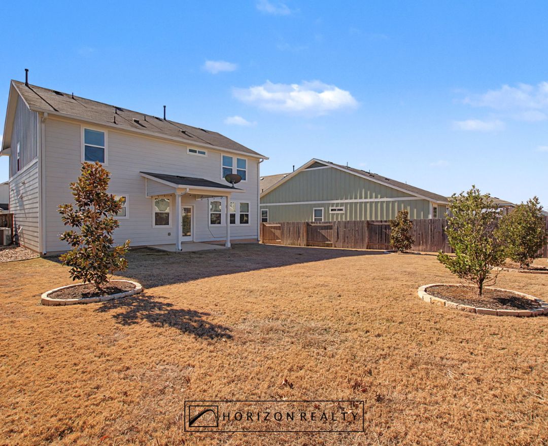 HorizonRealtyTX's tweet image. Horizon Agent, Mary Kay Ponce just listed this welcoming family home with large yard. #justlisted #forsale #HorizonRealty #DreamHome #realtorlife #realestate

See website: horizonrealtylistings.com/109-white-sage…