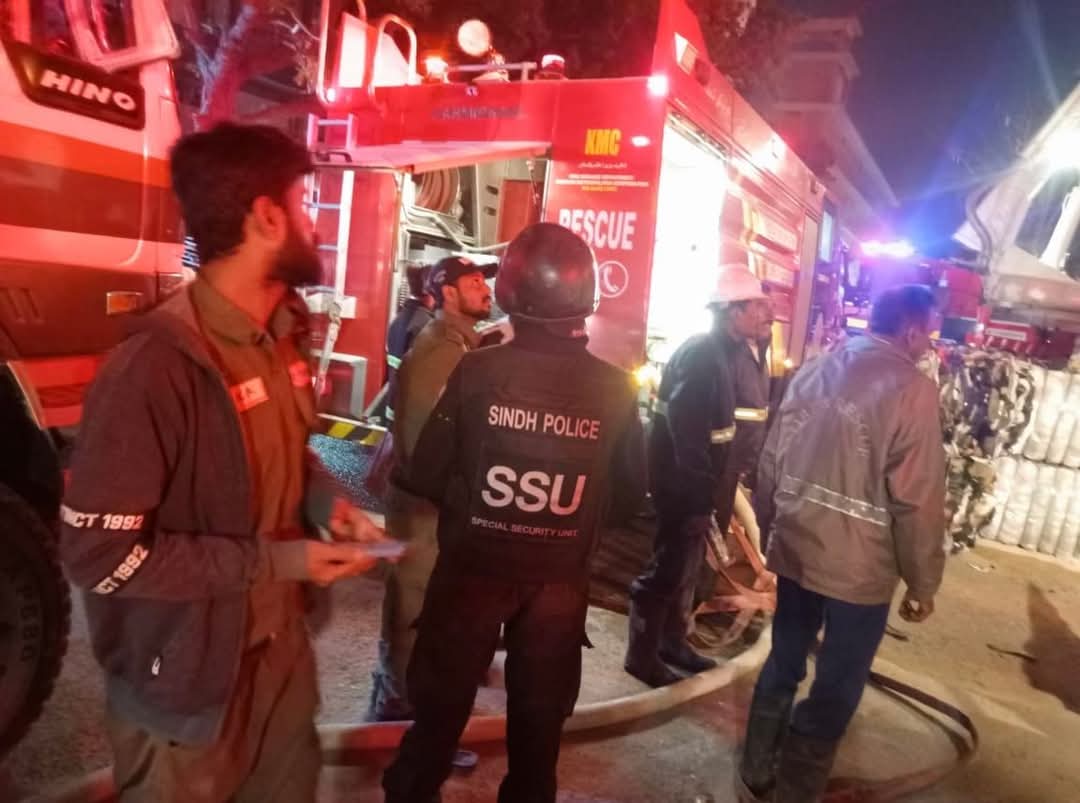 ایکسپورٹ پروسیسنگ زون میں واقع ایک فیکٹری میں آگ لگنے کا واقعہ

ایس ایس یو کے کمانڈوز جائے وقوعہ پر موجود ہیں۔ کمانڈوز دیگر ریسکیو اداروں کے ہمراہ امدادی کارروائیوں میں مصروف ہیں اور عوام کو حفاظتی اقدامات کے تحت جائے وقوعہ سے محفوظ فاصلے پر رکھے ہوئے ہیں۔ 

#SSU #Fire #karachi