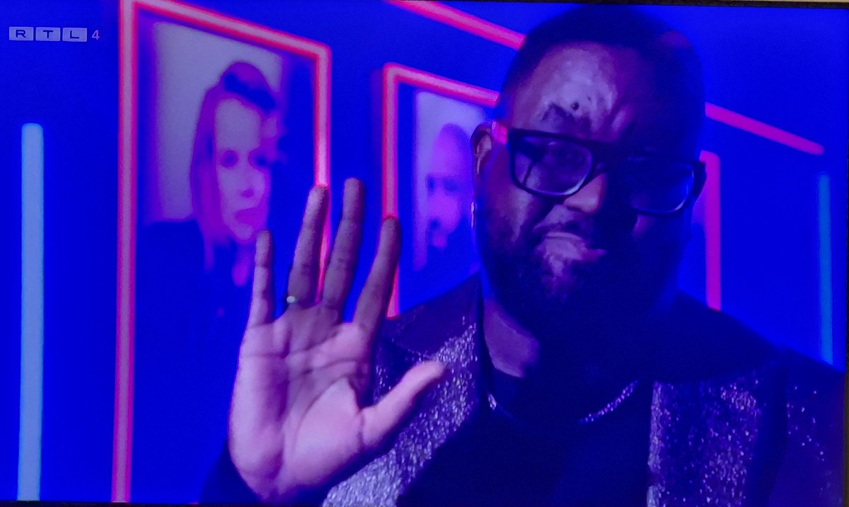 matthijszga's tweet image. Dit was niet helemaal het juiste nummer, maar dat hij kan zingen mag duidelijk zijn. Jammer, want ik had het hem gegund, maar denk dat het sowieso helemaal goed komt met de zangcarrière van deze man 🖐
#tvoh #thevoiceofholland #highfive