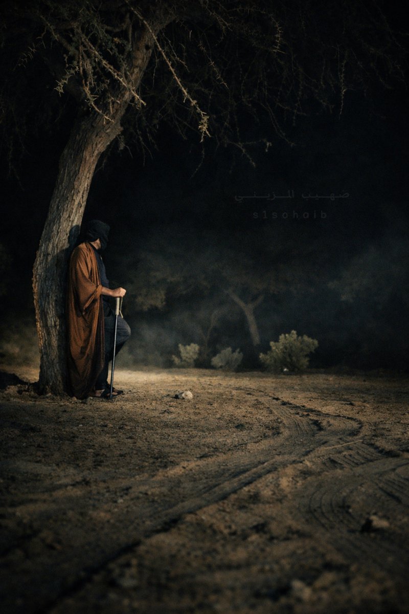 يا كثر ما يطري على البال طاريك،
 وأهيم بين الفكر وأغرق هواجيس.