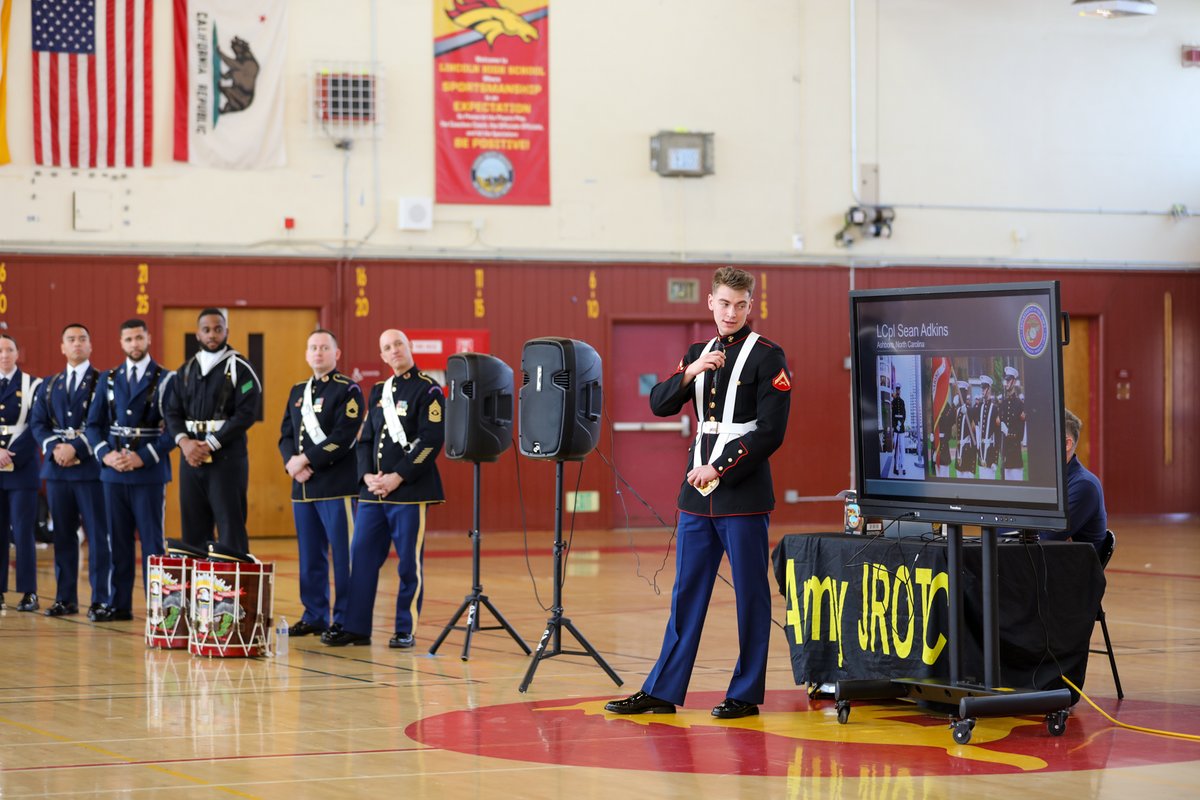 While they are in California for #SuperBowl LX, our Joint Armed Forces Color Guard has had the opportunity to connect with #JROTC and band students at two local high schools. At these events, they teach the students the basics about how to present the colors and various drumming https://t.co/Pq60ax2bhp