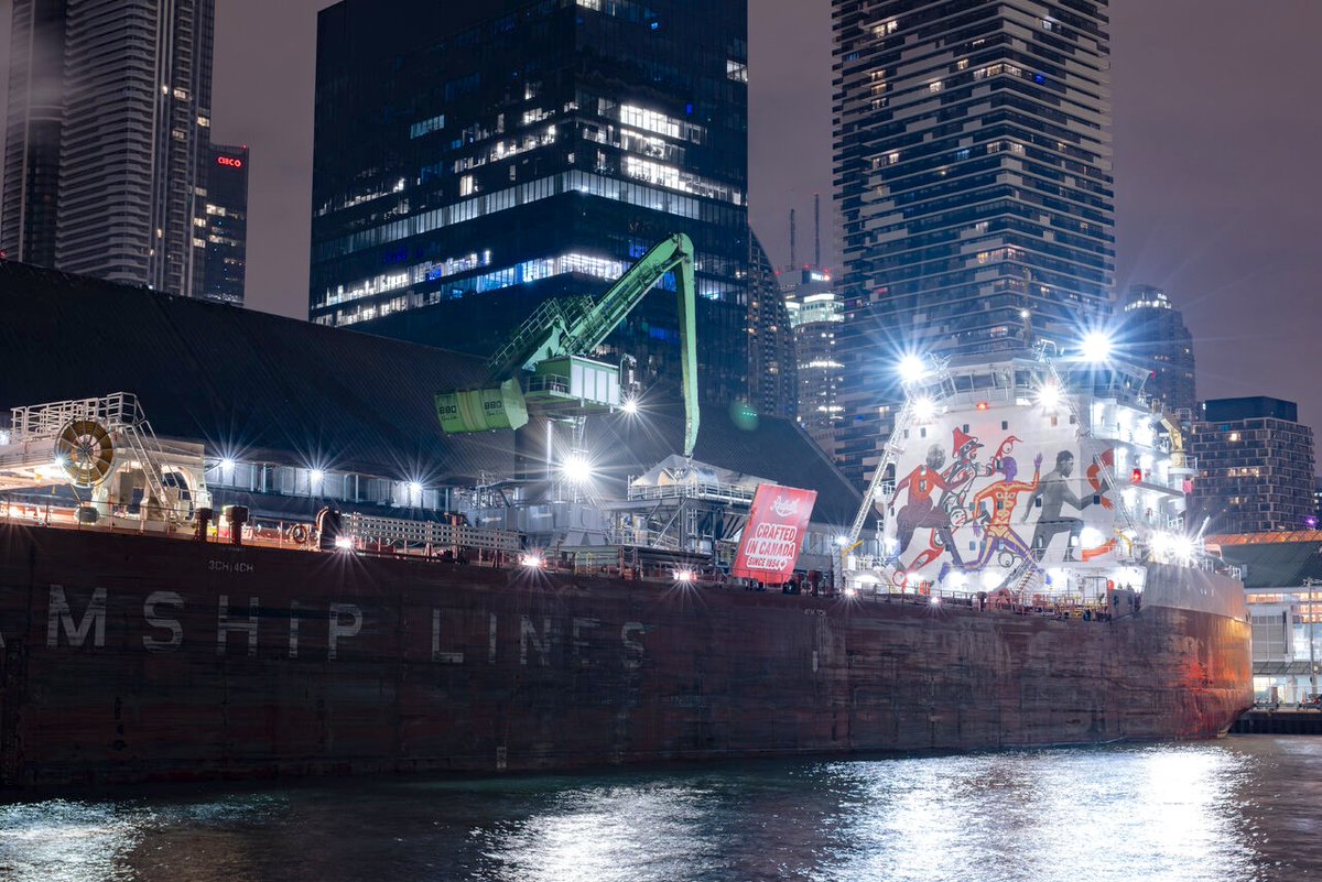 #DYK, this year the The St. Lawrence Seaway set a record for the latest closing of a shipping season in its history, due to ice build-up? 

As a result, the CSL MV Welland was spotted unloading at Redpath Sugar in mid-January.   

📷 by <a href="/Urban_Toronto/">UrbanToronto</a> contributor NW87.