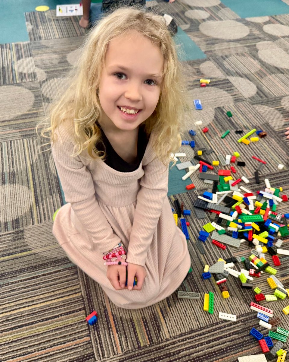 1st grade enjoyed playing a new Lego game in the Innovation Center.  They had so much fun playing the game while also working on taking turns, using manners, and cooperating!  #riverwoodrocks  #d15rocks