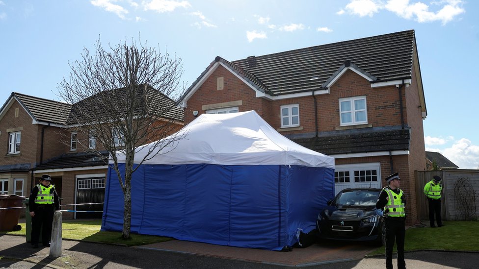 What happened outside Nicola Sturgeon's house should in itself be a reason for investigation into who was responsible for ordering the forensic blue tents. x.com/ScotNational/s…
