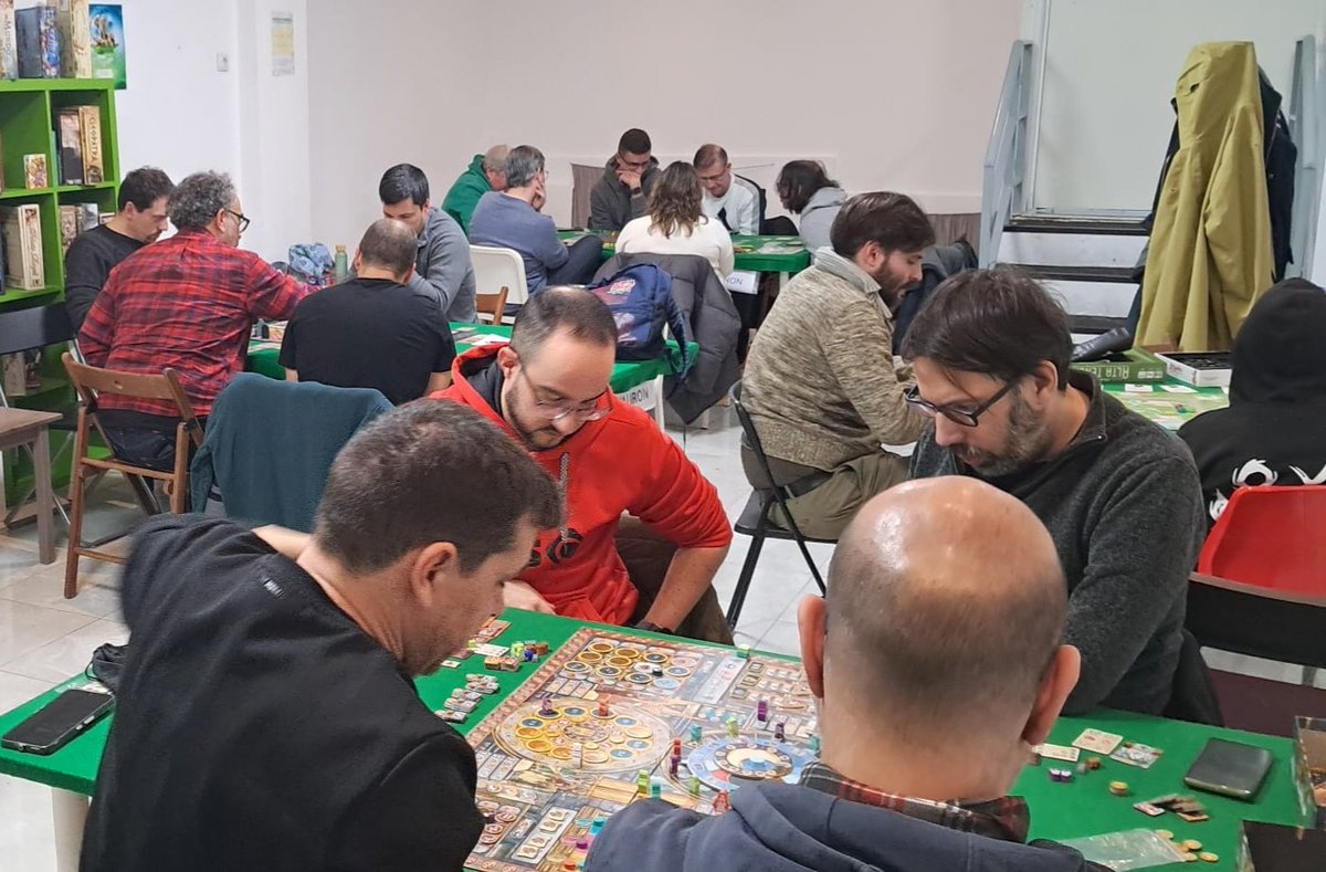 ¡Viernes de llenazo! Y me barrunto que esto será así cada fin de semana en #LudoVerde 👏🙌