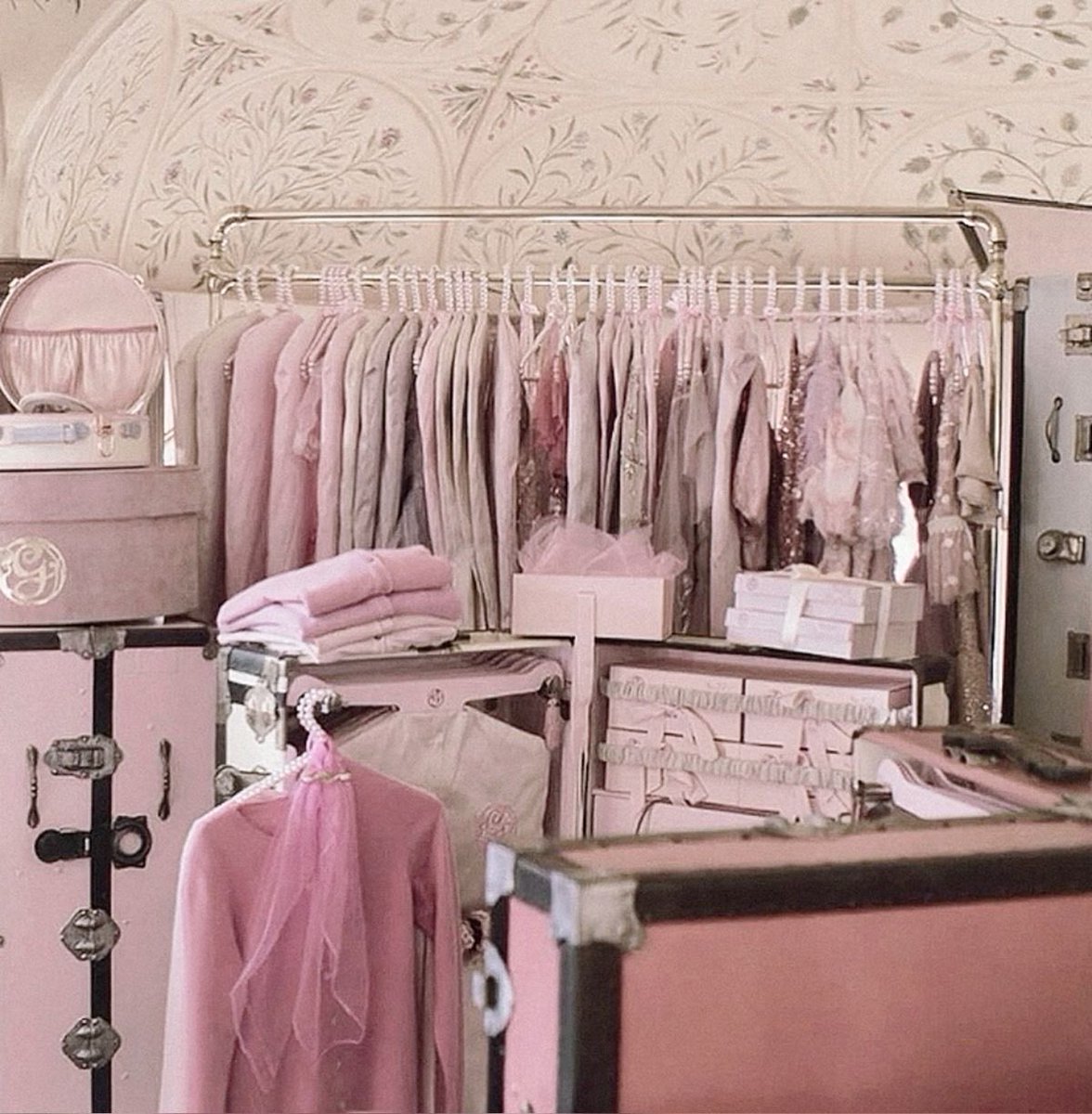 spuffylovebot's tweet image. glinda upland come back to me