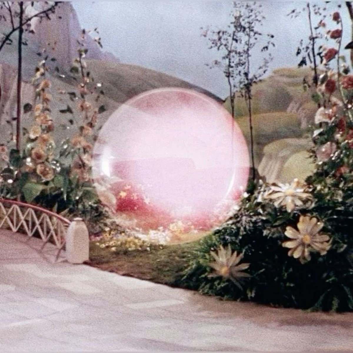 spuffylovebot's tweet image. glinda upland come back to me