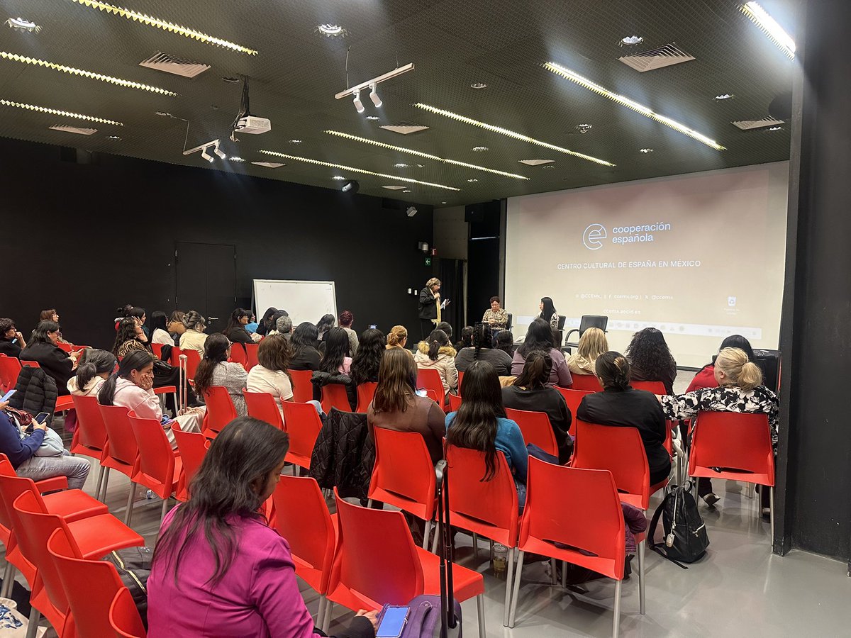 DanielaPlataF's tweet photo. Estoy en el IX Encuentro Nacional de Periodistas, en #CDMX, sumándome a tres días de diálogo, capacitación y reflexión con perspectiva de género. ✍️💜
@ccemx https://t.co/HgX9QdV4zG