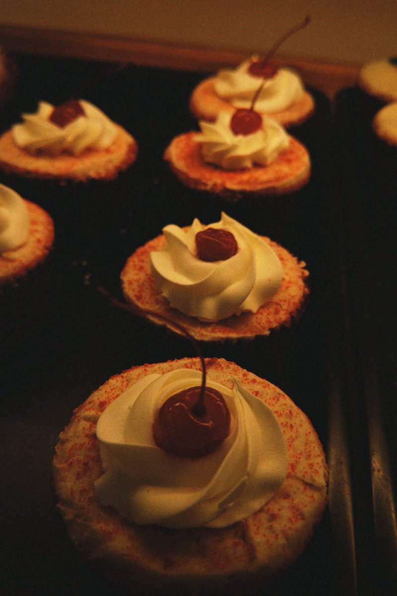 DuertoPatricia's tweet photo. Como cereza en pastel 🧁 😋
#06Feb #postre #viernes https://t.co/K9xGdcDBHl
