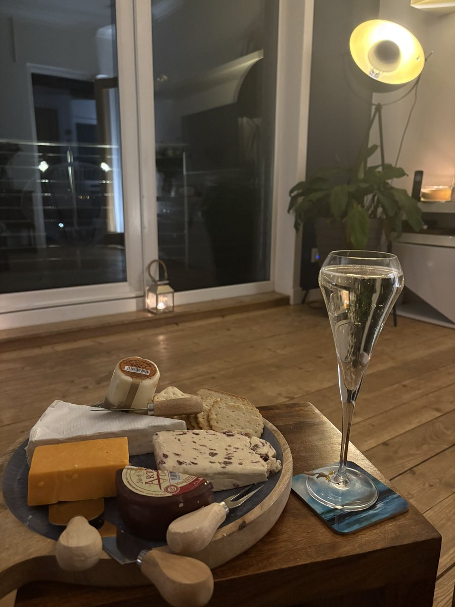 Happy Friday folks 🥂