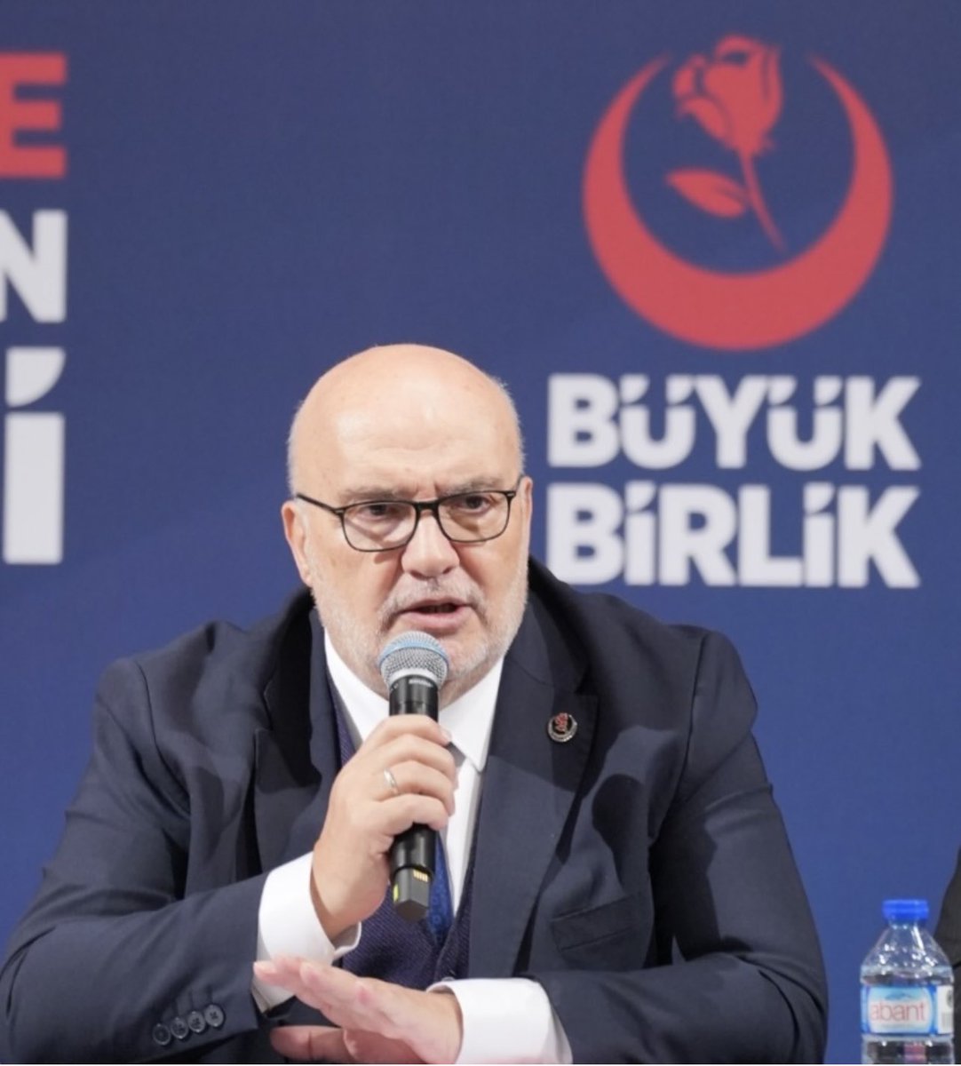 DEM’li Bakırhan: “Anayasadan Türk’lük çıkarılmalı." diye zırva bir talepte bulunmuş. 
Anayasadaki Türk’lükten rahatsız olanlar,
Türk vatandaşlığından çıkıp rahatlayabilir…
#CihanaDeğişmemŞanlıTürklüğümü