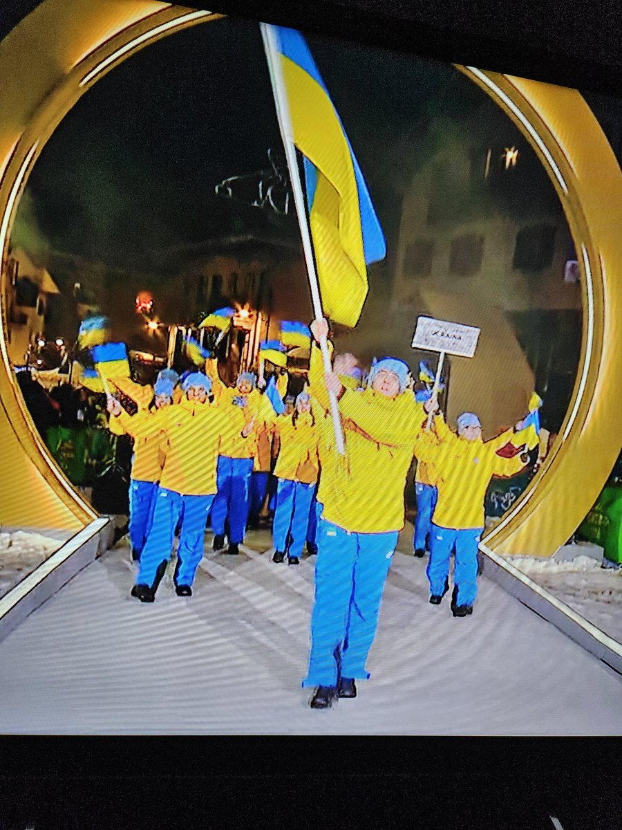 evamarghe's tweet photo. Standing ovation per la parata della Ucraina 🇺🇦 #OlimpiadiInvernali2026 
#MilanoCortinaOlympic2026 https://t.co/hn0QWn3CDB