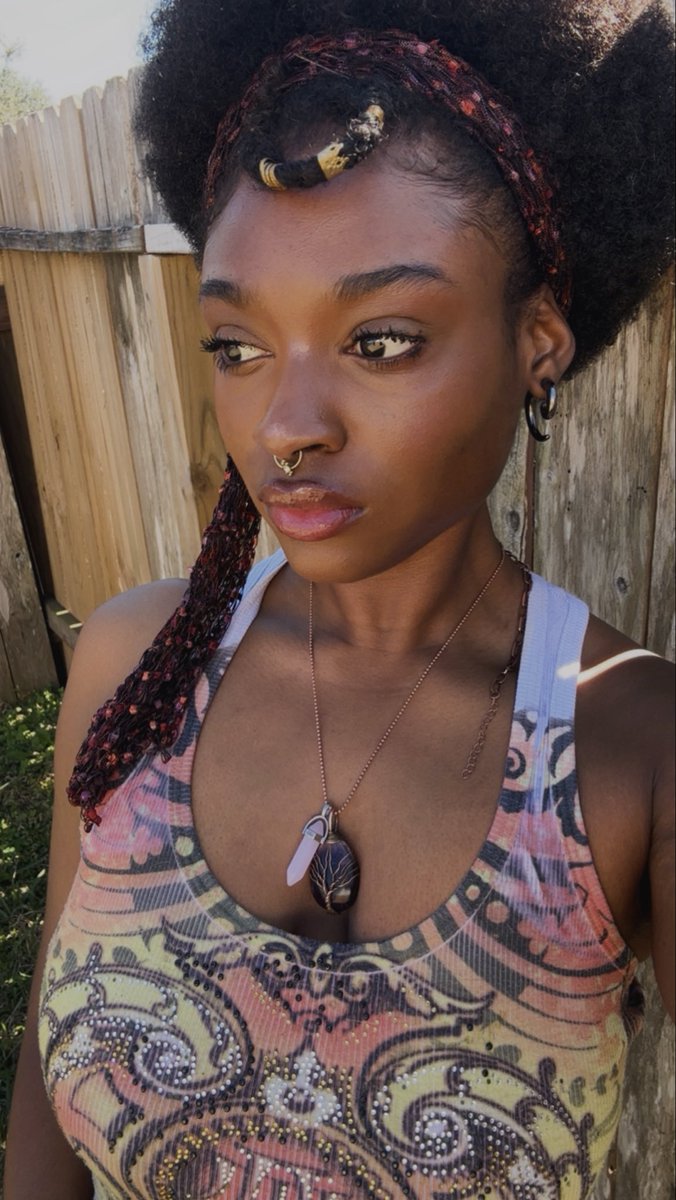 Ravenscos's tweet photo. No caption just me 🕊️☮️ https://t.co/J5vExki0Ke