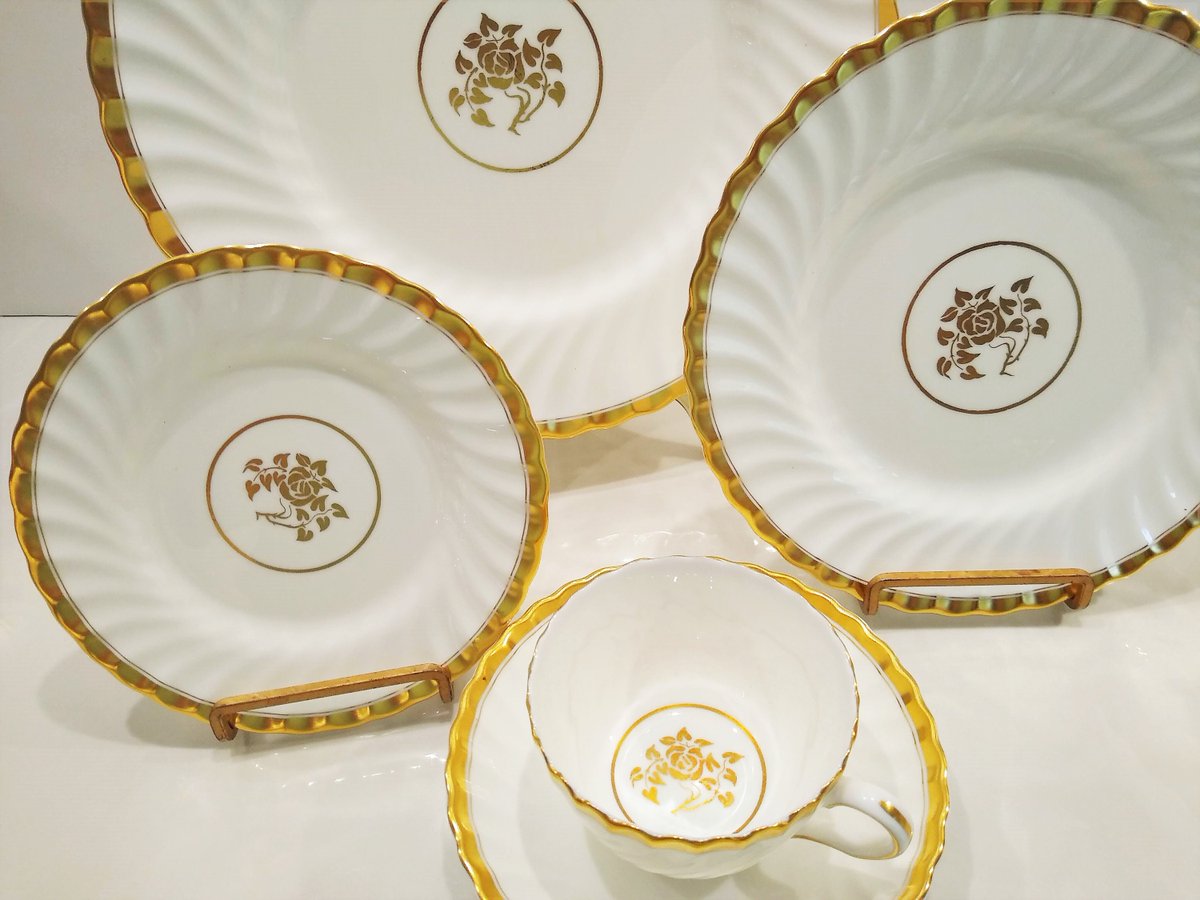 RetroRecollec's tweet image. myretrorecollections.etsy.com/listing/107659…  #MintonDinnerware #RoseGold #MidCenturyChina #wiseshopper