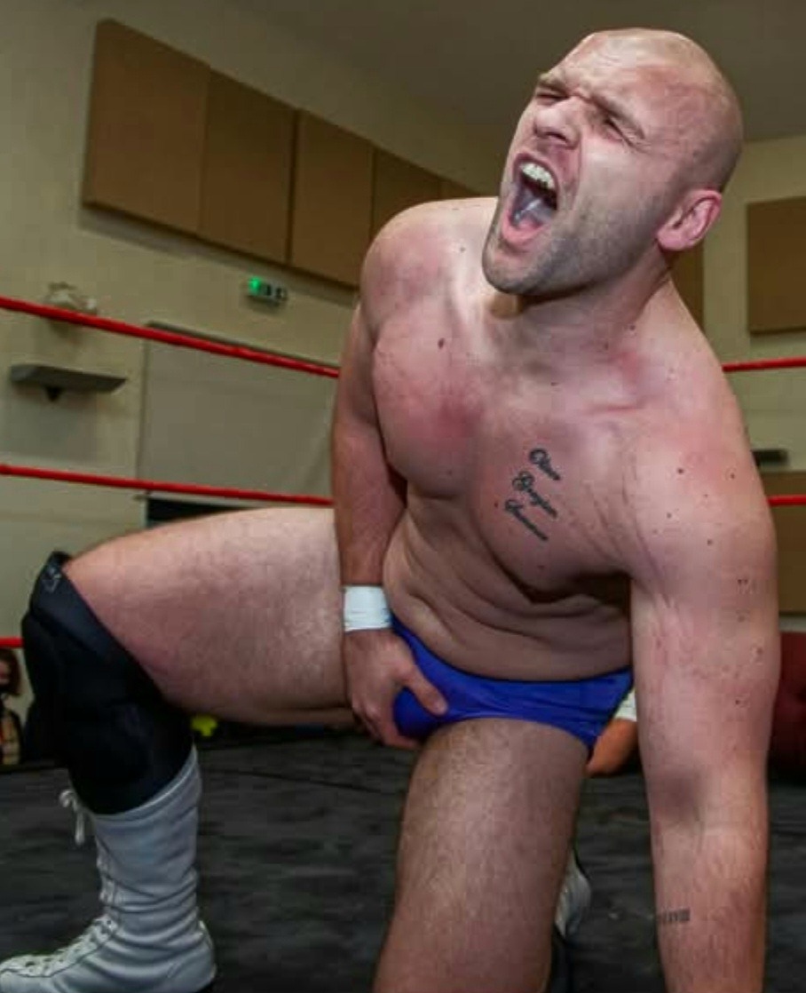 wresadam's tweet photo. Pro Wrestling Studs Suffering From Low Blows!!!
Hot as Fuck!!!
#prowrestling #wrestlers #prowrestlers #wrestlingfetish #gaywrestling #hot #trunks #bulge #bulgemen #gay #thicc #stud #lowblow #ballbash https://t.co/MEBBnjuEEs