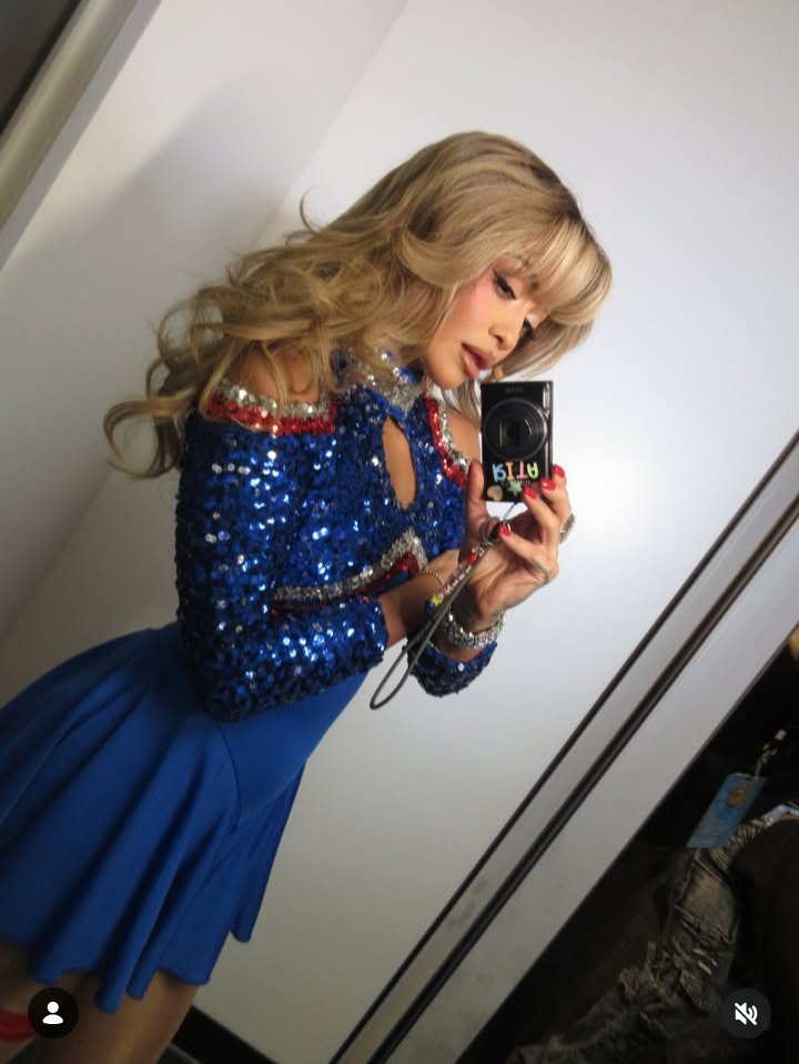 brrritasahatciu's tweet image. She would make the best cheerleader😍😍 Rita Ora on the 5th episode of season 14 of #themaskedsingerfox 😍🩷🩷💚💚❤️❤️

#ro4ishere 
#ritabots