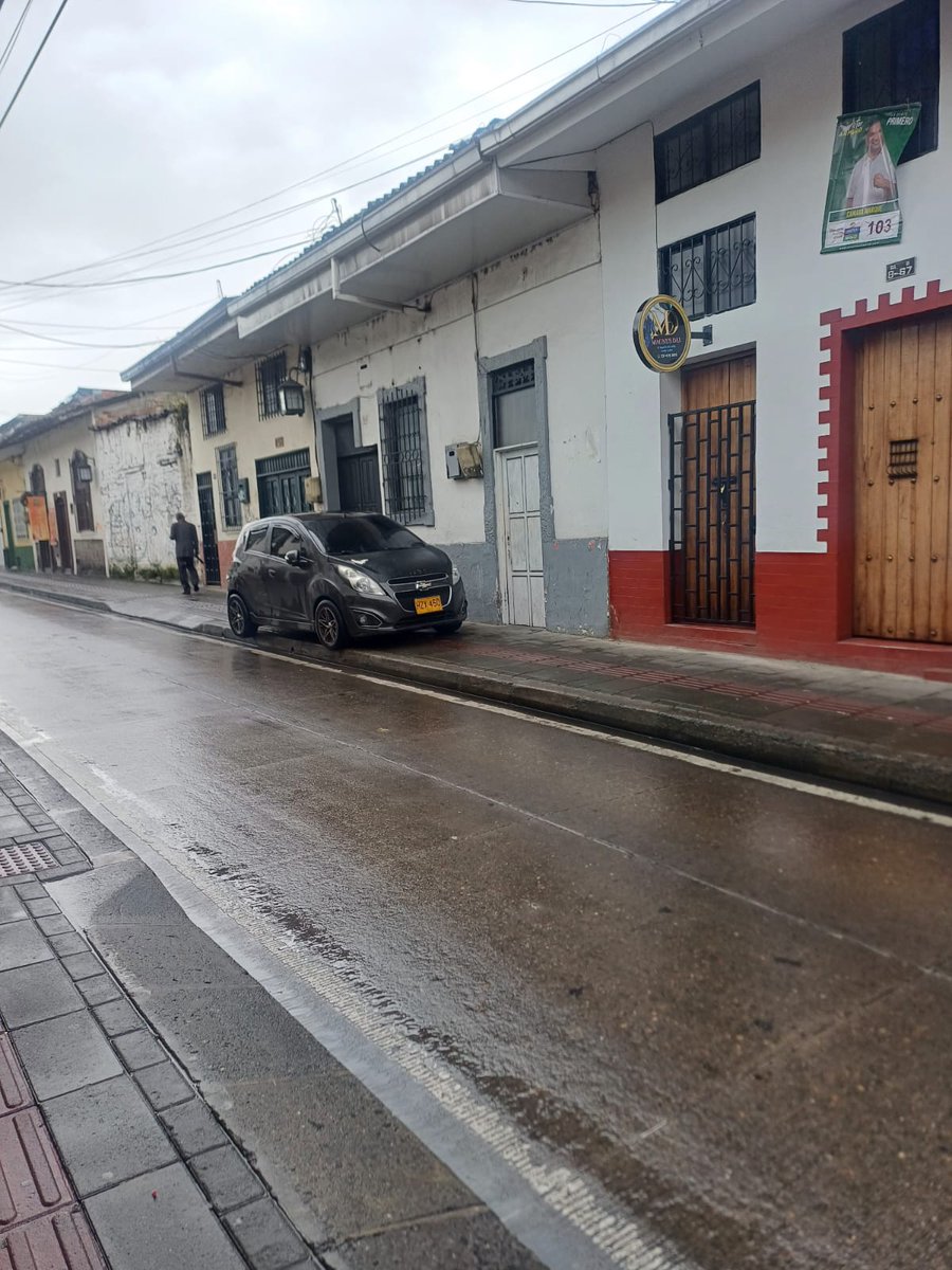PopayanCO's tweet photo. El #MalParqueado en la calle 8 entre carreras 8 y 9 https://t.co/xh5CzkTsN1