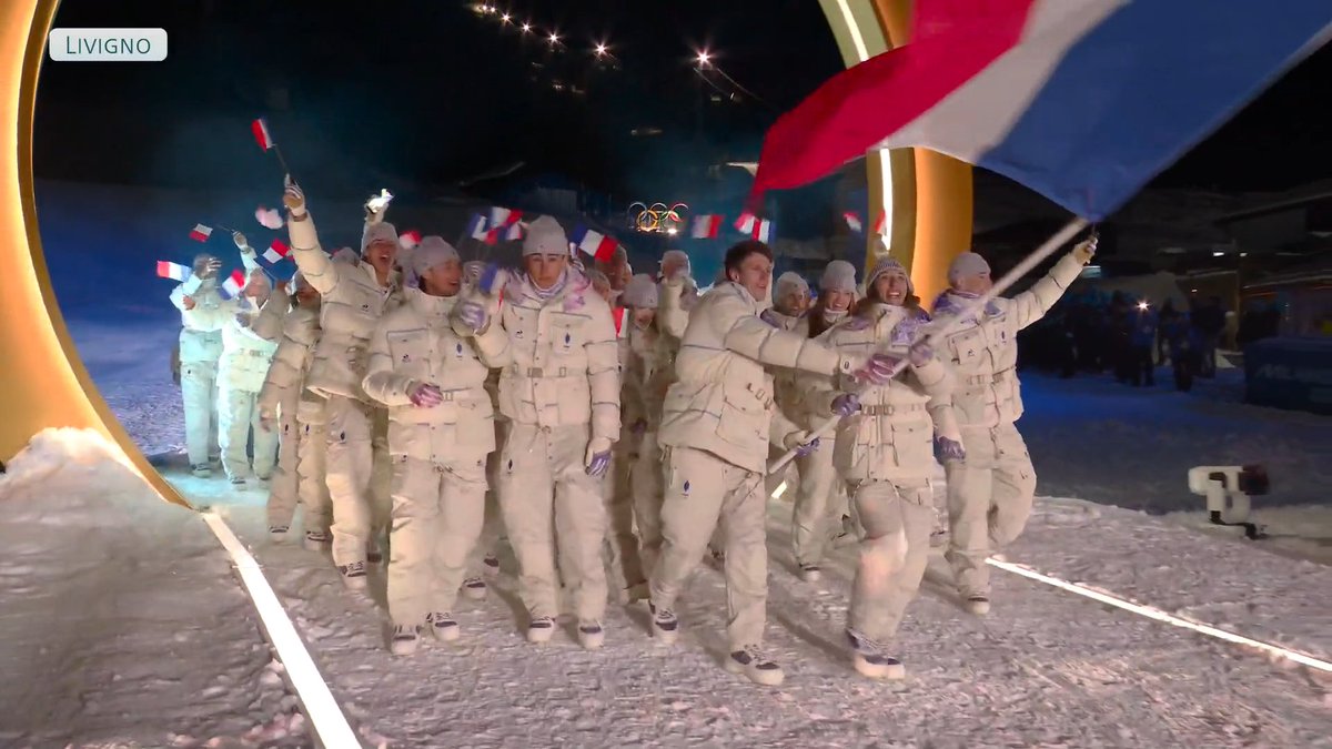 Olympics's tweet photo. After making a serious splash with their own #OpeningCeremony on the River Seine at #Paris2024, France's medal hopefuls have arrived at #MilanoCortina2026! 🤩 https://t.co/5F7KMZl0Ua