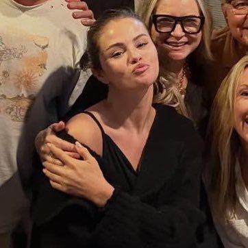 she’s sooooooo gorgeous <33