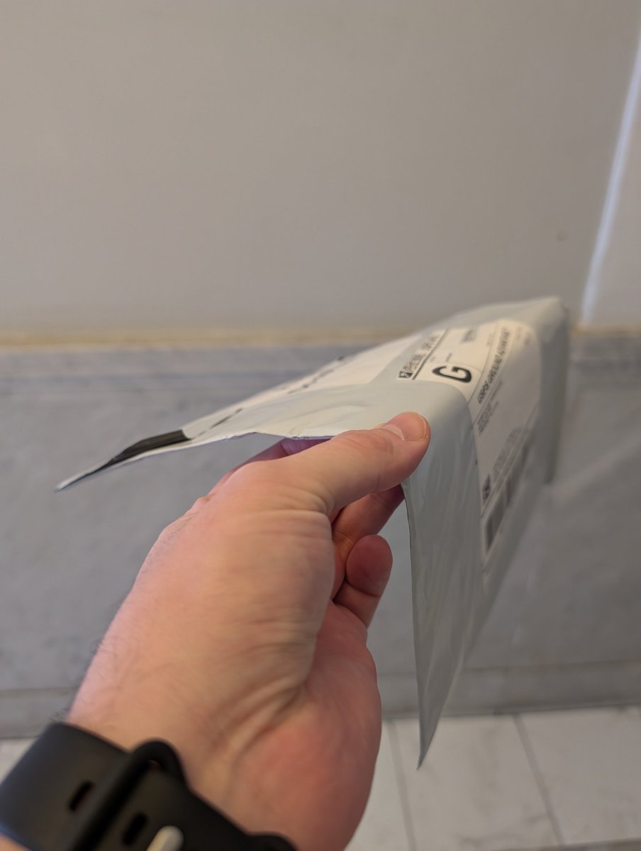 therealwormpix's tweet photo. Come on @USPS, do better https://t.co/rrlKXxN8NG