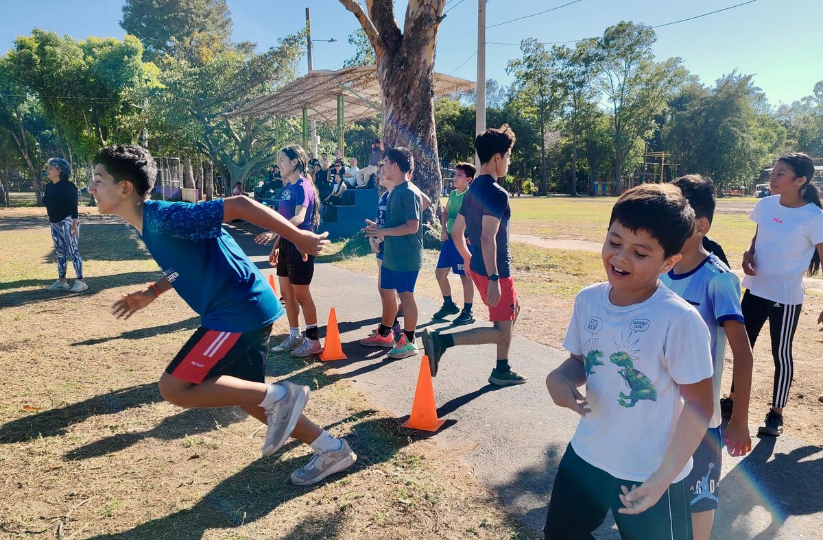 indeselsalvador's tweet image. #Oficinas Departamentales  | Nuestra Oficina Departamental de La Libertad continuó con el Programa de Atletismo Comunitario, en la cancha N°4 del Parque Recreativo El Cafetalón, en Santa Tecla.

La actividad fue coordinada con el Club de Atletismo de Santa Tecla Comunitario y