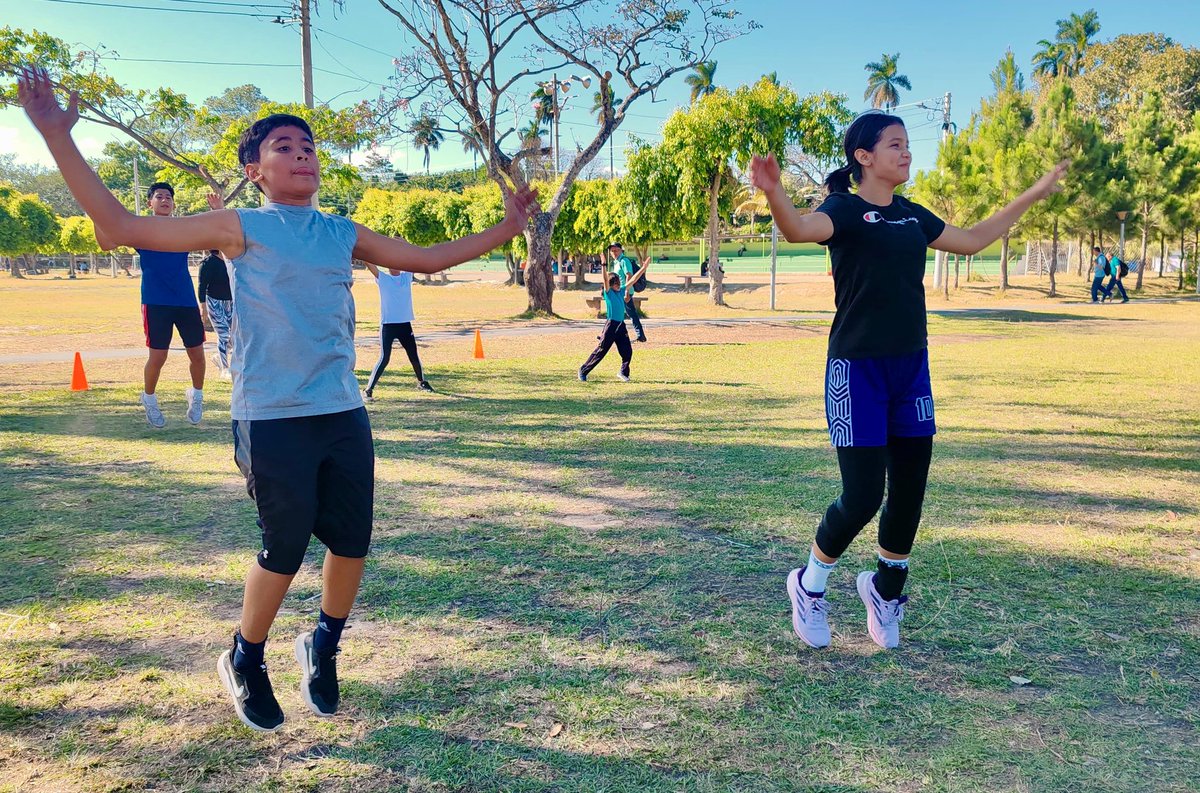 indeselsalvador's tweet image. #Oficinas Departamentales  | Nuestra Oficina Departamental de La Libertad continuó con el Programa de Atletismo Comunitario, en la cancha N°4 del Parque Recreativo El Cafetalón, en Santa Tecla.

La actividad fue coordinada con el Club de Atletismo de Santa Tecla Comunitario y